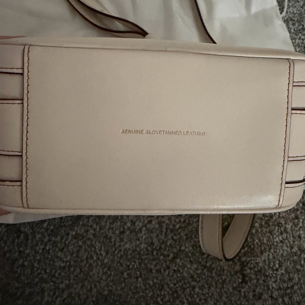 Coach Cream Leather Crossbody Camera Bag with Gold Hardware - Picture 3 of 4